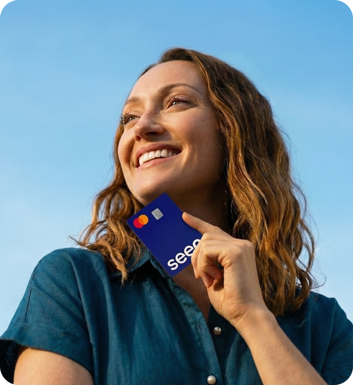 Person holding a Seen credit card